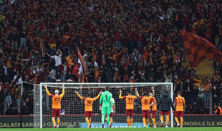 Galatasaray 3 oyuncusu ile sözleşme uzatıldığını duyurdu