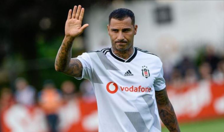 Beşiktaş'ın hazırlık maçında tribünde Quaresma sesi yankılandı