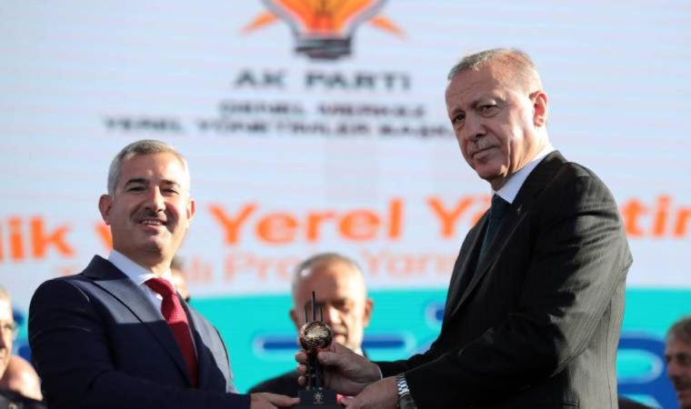 Gri pasaportla yurt dışına insan kaçıran başkanlara Erdoğan’dan ödül