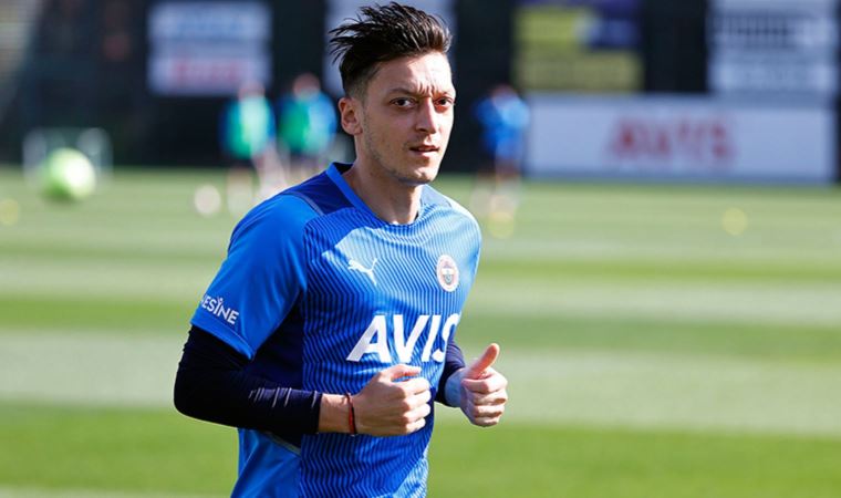 Fenerbahçe'de Mesut Özil, takımdan ayrı çalışmalara başladı