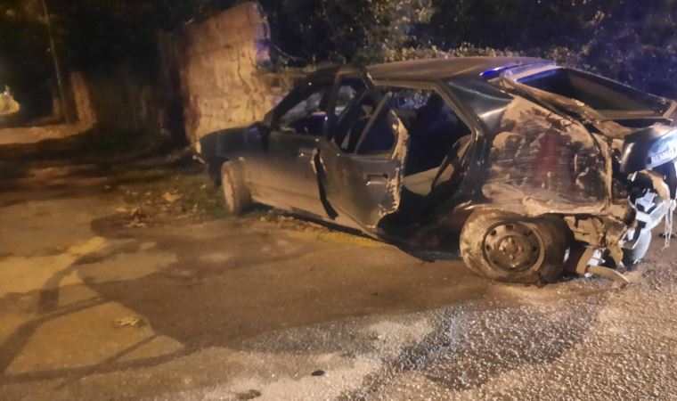 Ehliyetsiz sürücü otomobille duvara çarptı: 5 çocuk yaralandı