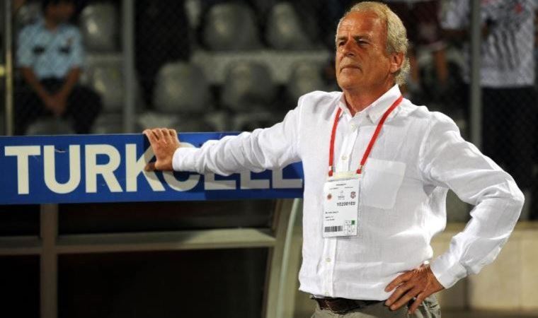 Mustafa Denizli, adının stada verilmesini değerlendirdi!