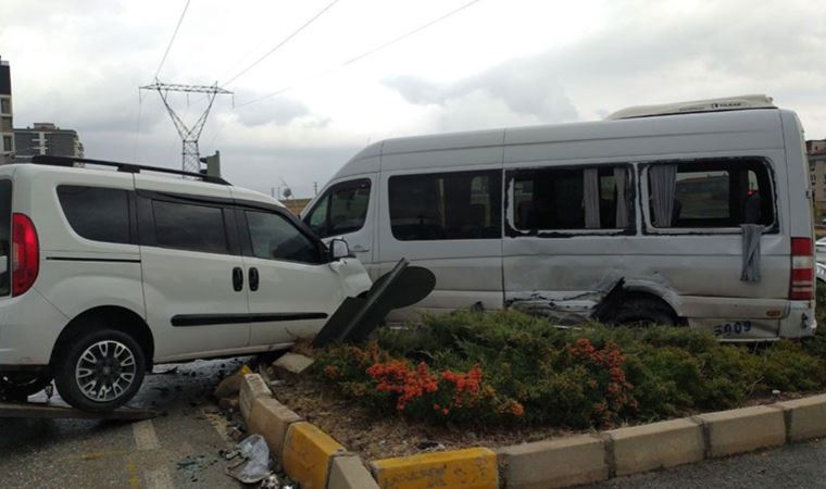 Öğrencileri taşıyan minibüs kazaya karıştı: 11 yaralı