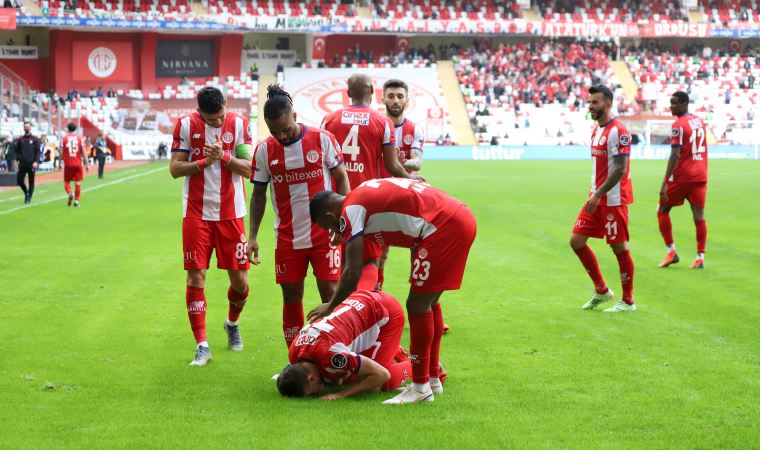 Akdeniz derbisinde söz ev sahibinin | Antalyaspor 3 - Alanyaspor 0