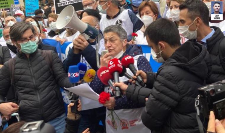 Başkentte hekimlerden Beyaz Miting