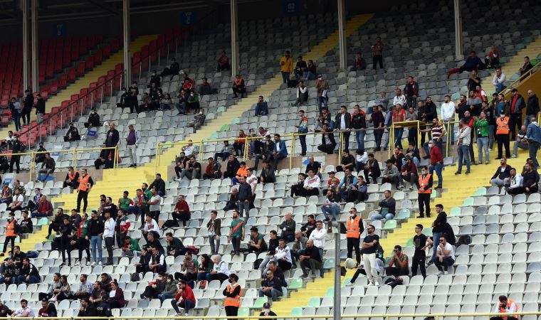 İzmir temsilcisi Karşıyaka tribünde de eridi