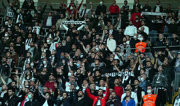 Beşiktaş - Trabzonspor maçının devre arasında tribünde gerginlik