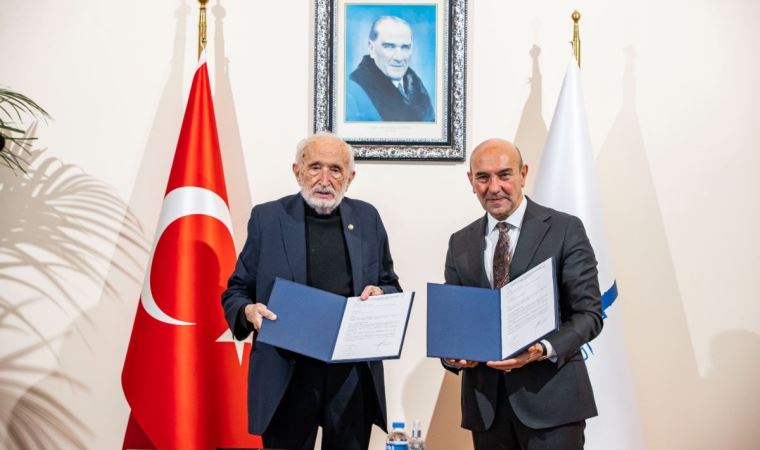 Hanri Benazus, 20 bin parçalık Atatürk fotoğrafları koleksiyonu İzmir'e bağışladı