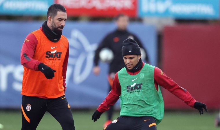 Galatasaray’da Arda Turan takımla çalıştı