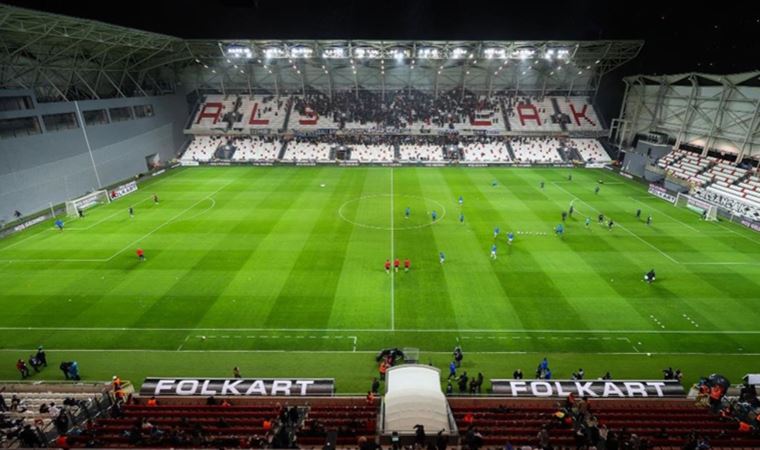 Alsancak Mustafa Denizli Stadı futbolseverlerle tekrar buluştu