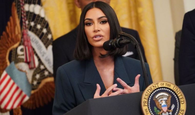 Kim Kardashian, avukatlık için gereken ilk sınavı geçti