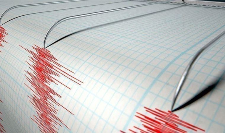 Endonezya'da 7,3 büyüklüğünde deprem oldu