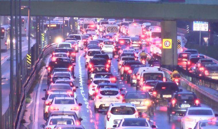 İstanbul'da trafik durma noktasına geldi (15.12.2021)