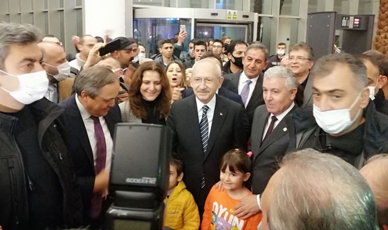 Kemal Kılıçdaroğlu'na otel girişinde sürpriz kutlama