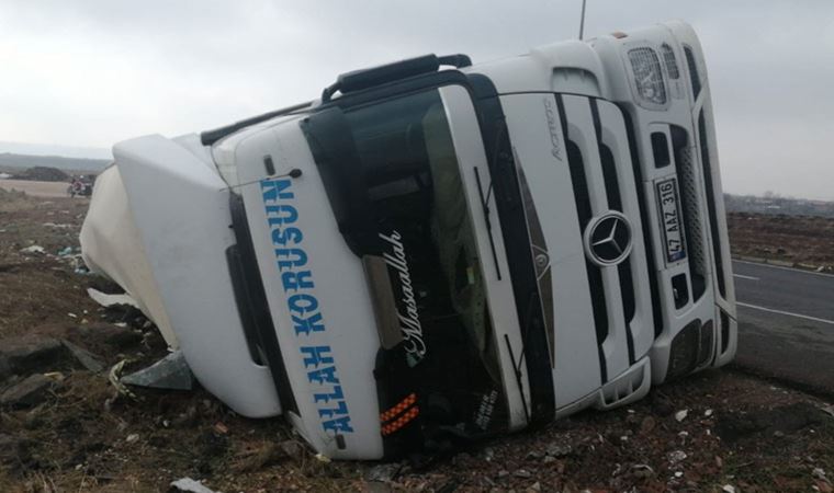 Diyarbakır'da TIR kazası