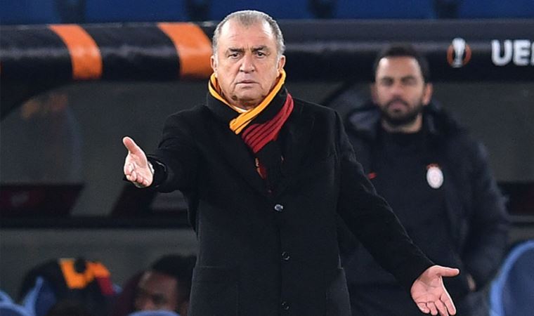 Galatasaray Teknik Direktörü Fatih Terim açıklamalarda bulunuyor