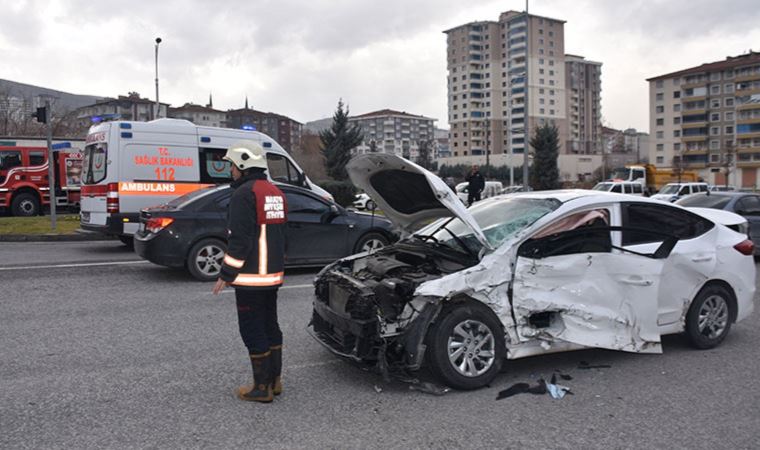 Şanlıurfa Valiliği koruma aracı ile otomobil çarpıştı: 4 yaralı