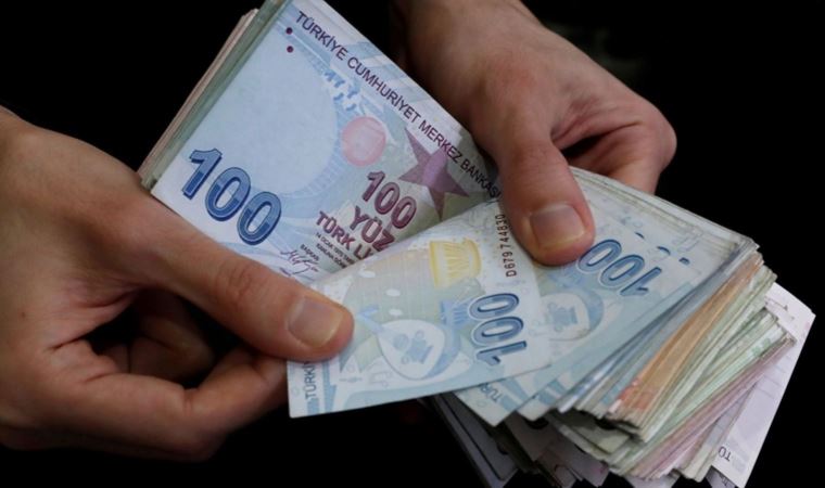 Turkish lira holds gains from the volatile rally after government backstop