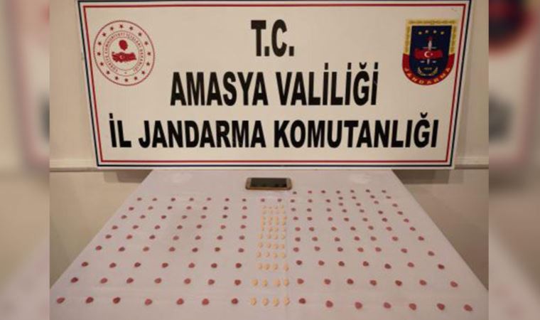 Amasya'da yapılan aramada 183 tane uyuşturucu hap bulundu