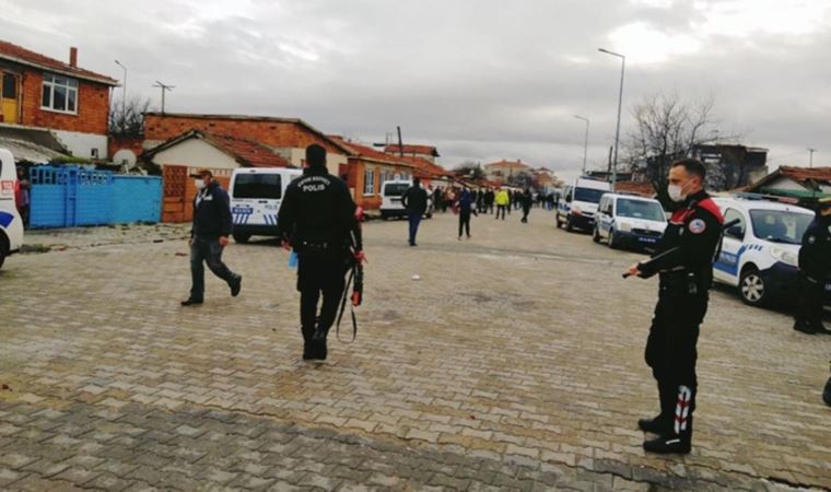 Kırklareli'nde cinayet şüphelilerinin binasına saldıran gruba polis müdahale etti