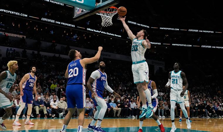 NBA'de 76ers, Hornets'ı Embiid'in 43 sayısıyla yendi