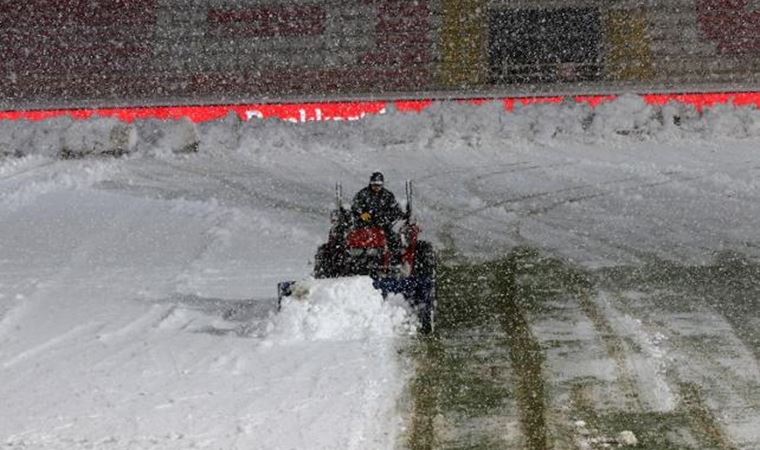 Futbolu bekleyen 'beyaz tehlike' kar maçları riske atabilir