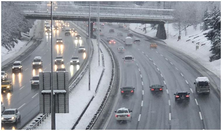 İstanbul trafiğinde kar sakinliği