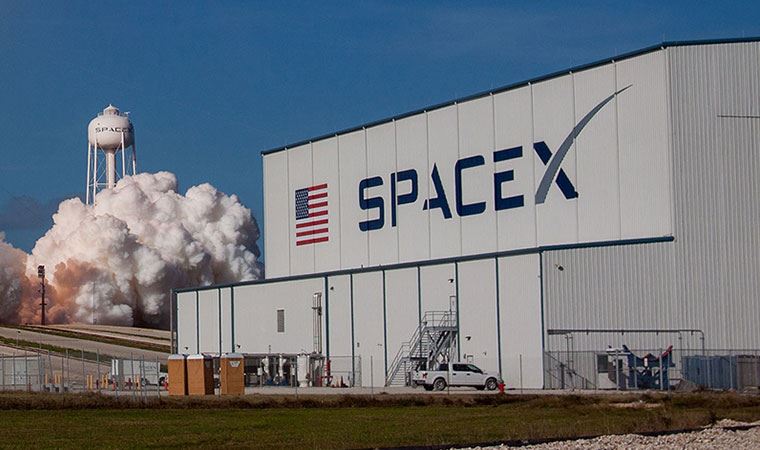 SpaceX, Starlink uydularının fırlatışını kötü hava koşulları nedeniyle yarına erteledi