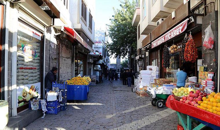 Esnaf banka kredileri ile günü kurtarıyor