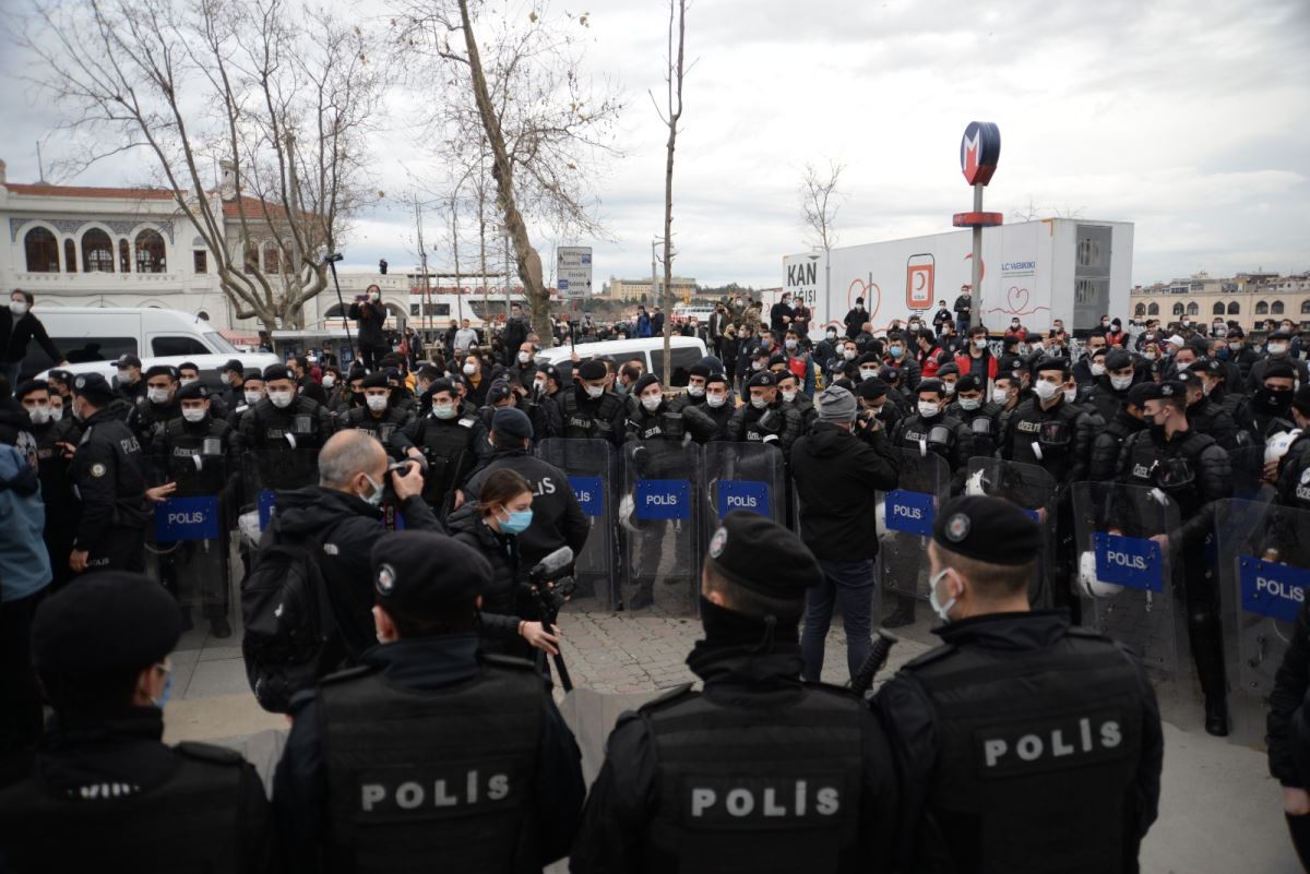 Kadıköy'de sert müdahale! Boğaziçi protestosundan çarpıcı görüntüler...