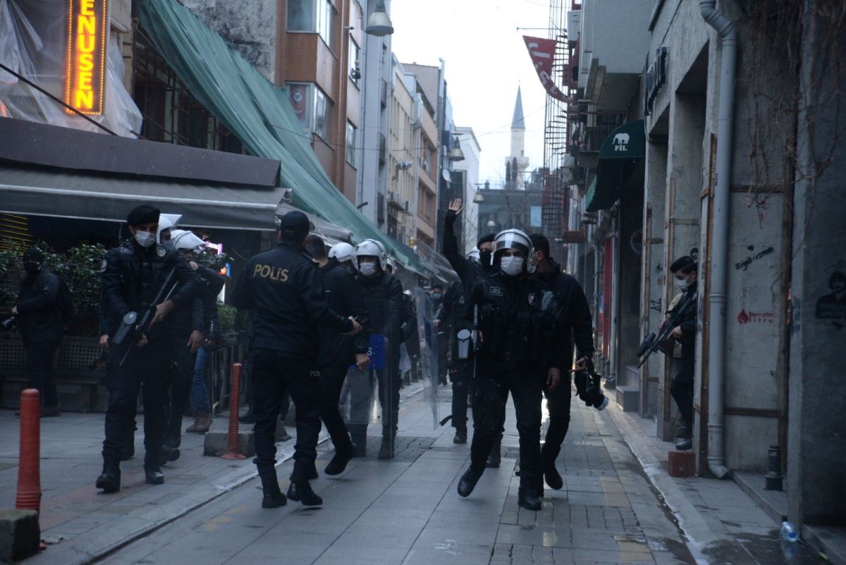 Kadıköy'de sert müdahale! Boğaziçi protestosundan çarpıcı görüntüler...