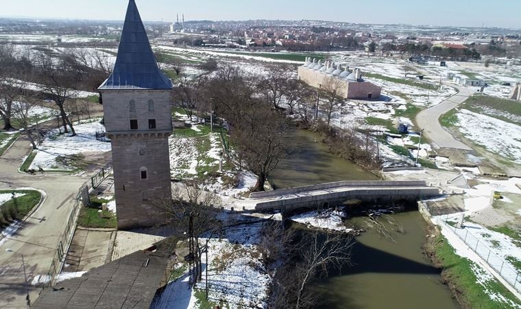 Edirne'de Fatih Köprüsü'nü eriyen kar suları tehdit ediyor