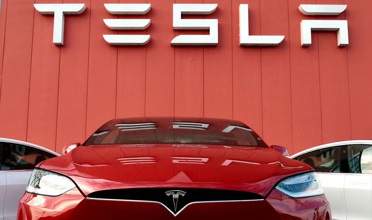 Tesla, dokunmatik ekran arızası nedeniyle 135 bin aracını geri çağıracak