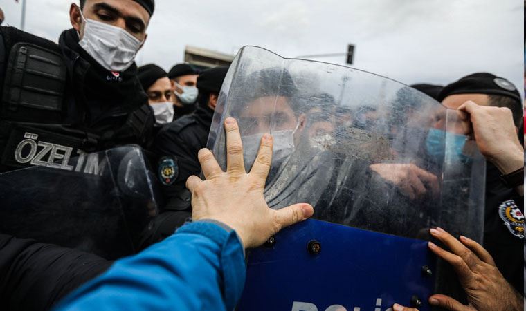 Gazetecilere yönelik polis şiddetine tepki ve kınama