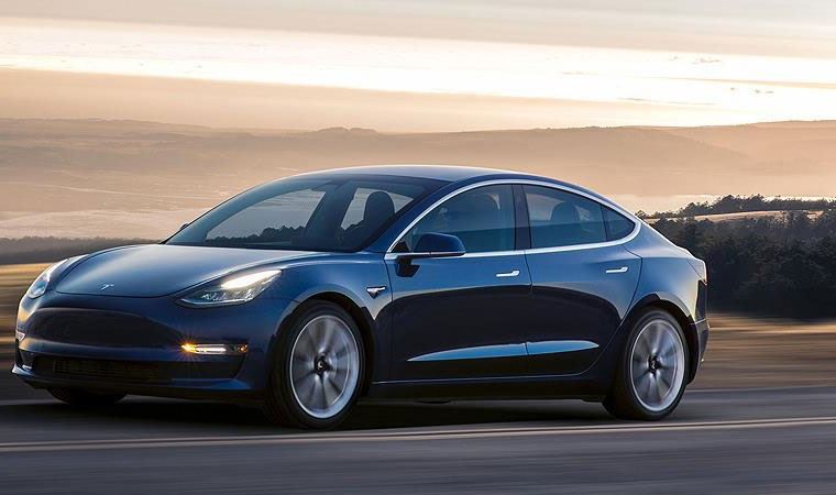 Tesla 135 bin aracını güvenlik sebebiyle geri çağırdı