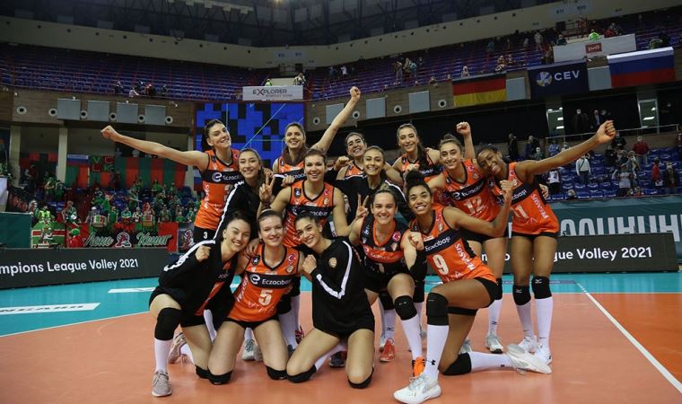 Voleybolda alkışlar Eczacıbaşı için