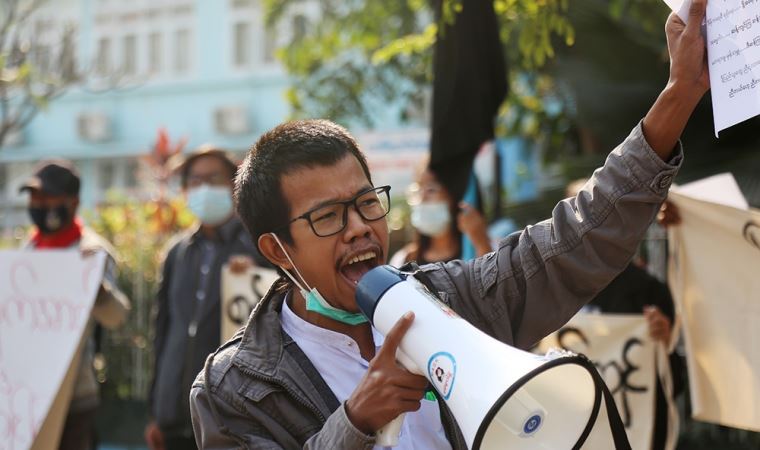 Myanmar’ın en büyük ikinci kentinde darbe karşıtı protesto