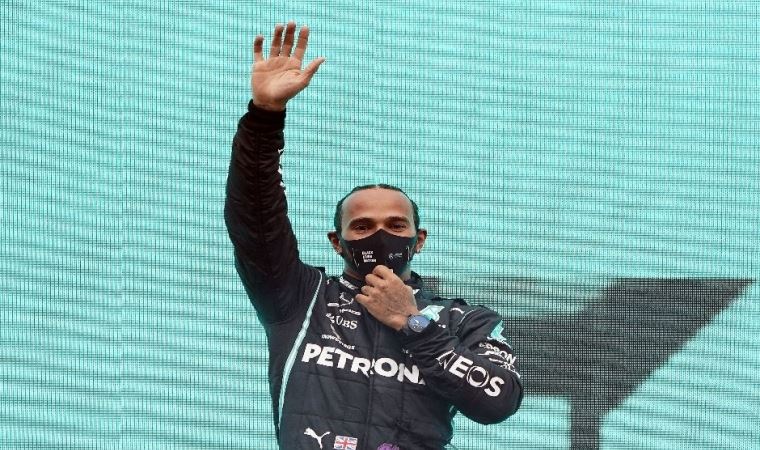 Mercedes, Lewis Hamilton ile yeni sözleşme imzaladı