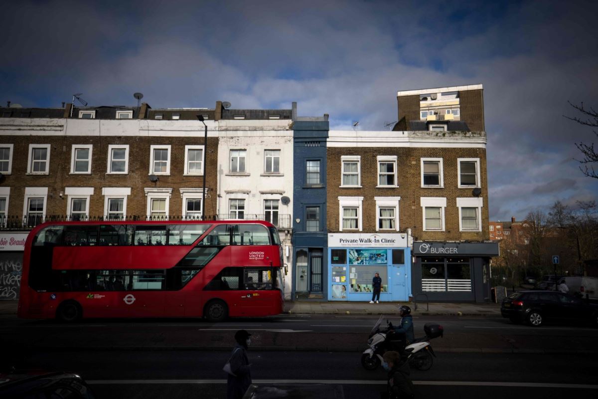 Londra'nın en dar evi satılığa çıktı: 1,6 metre genişliğinde