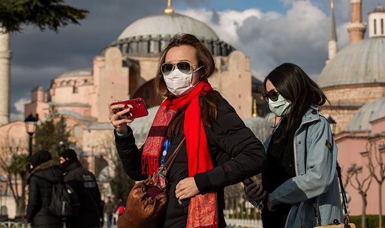 Turizmciler Türkiye’de kullanılan Sinovac aşısının AB’deki akredite sürecini izliyor