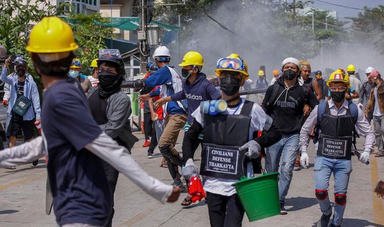 Myanmar'da grevdeki demir yolu işçilerinin evleri basıldı