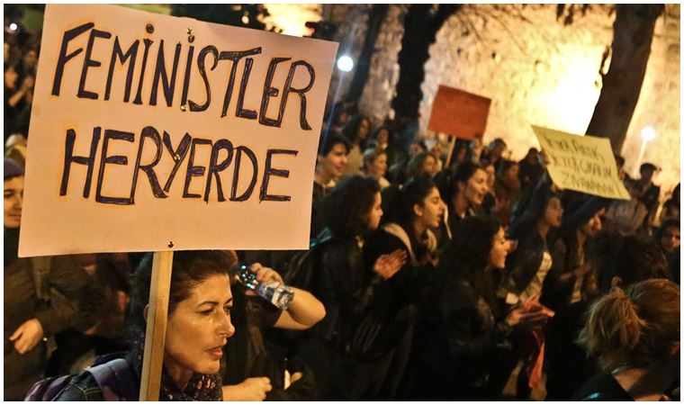 Feministler: ‘Ar değiliz, zar değiliz, mal değiliz, feministiz!’