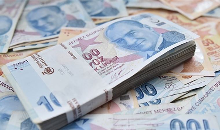 Yaşlı kadını 1 milyon lira dolandıran kişiler, mağdurun evini de sattırmaya çalışırlarken yakalandı