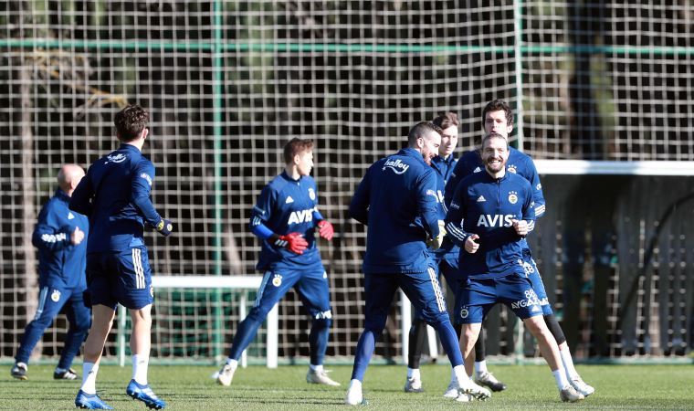 Fenerbahçe'de Caner Erkin ve Pelkas idmanda yer aldı