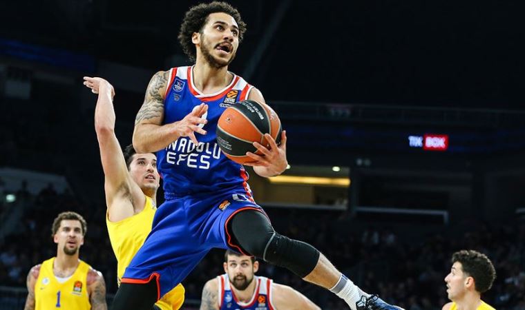 Anadolu Efes, Maccabi Playtika deplasmanında