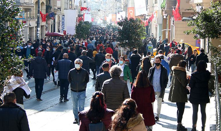 İstiklal Caddesi'ne girişler bir süre kapatıldı