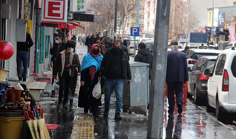 Ardahan'da mutasyonlu virüs arttı, pazar yerleri kapatıldı