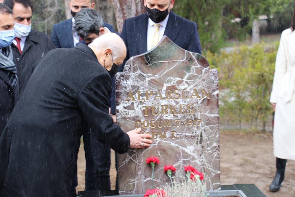 Bahçeli’den Anıtkabir'e ve Alparslan Türkeş’in mezarına ziyaret - Resim : 3