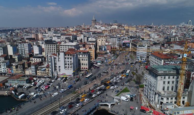 İstanbul'da 'kısıtlamasız cumartesi' kalabalığı... Eminönü ve Galata Köprüsü çevresi yoğun