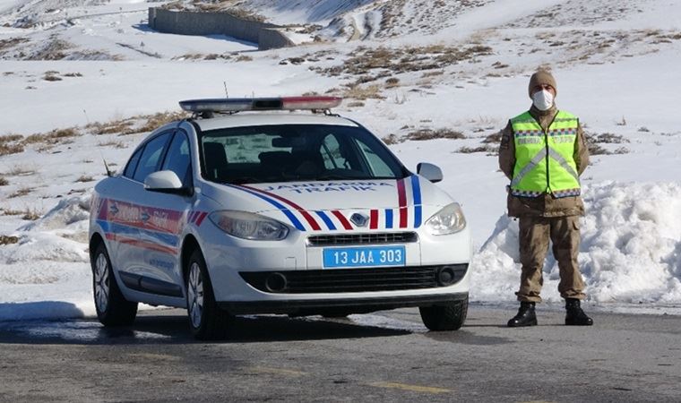 Helikopterin düştüğü köy girişlere kapatıldı